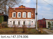Старинный дом на улице 3-го Интернационала, 22 в поселке Мстёра. Стоковое фото, фотограф Сергей Овчинников / Фотобанк Лори