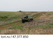 Модификация бронетранспортёра БТР-80 в степи на полевой дороге. Волгоградская область, Городищенский район, Россия. Стоковое фото, фотограф Андрей Цыганков / Фотобанк Лори