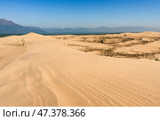 Chara sands and Kodar mountain range. Стоковое фото, фотограф Екатерина Якименко / Фотобанк Лори
