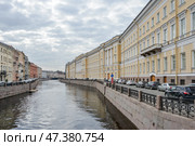 Санкт-Петербург. Набережная реки Мойки, восточный фасад здания Главного штаба. Вид с Певческого моста. Стоковое фото, фотограф Александр Алексеев / Фотобанк Лори