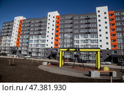 Высотные дома нового района с развитой инфраструктурой. Редакционное фото, фотограф Ольга Дубровская / Фотобанк Лори