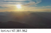 Flying over colorful foliage at sunset in mountains. Стоковое видео, видеограф Михаил Коханчиков / Фотобанк Лори