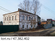 Старинный дом на улице 3-го Интернационала,45 в поселке Мстёра. Стоковое фото, фотограф Сергей Овчинников / Фотобанк Лори