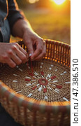 Man is sitting in a basket, working on a project. Стоковое AI-видео, аниматор Sergey Grishin / Фотобанк Лори