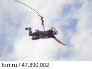 Belarus, Gomel, May 06 2017.Jumping with a rope.Flight down on the rope.Engage in ropejumping.Dangerous hobbies. Редакционное фото, фотограф Лазаренко Светлана / Фотобанк Лори
