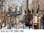 High voltage electric power substation in winter day. Стоковое фото, фотограф Ольга Гордеева / Фотобанк Лори