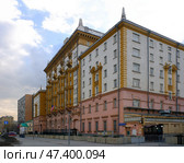 Здание посольства США на Новинском бульваре в центре Москвы. Весенний день. Редакционное фото, фотограф Александр Кузнецов / Фотобанк Лори