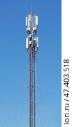 Вышка с антеннами сотовой связи на фоне голубого неба. GSM Antenna against blue sky. Стоковое фото, фотограф Татьяна Д / Фотобанк Лори