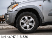 KRASNOYARSK, RUSSIA - December 13, 2024: Silver Toyota RAV4. Редакционное фото, фотограф Плотников Дмитрий / Фотобанк Лори