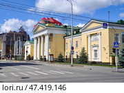 Город Тюмень, Центр творчества и спорта. Бывший Дворец искусств "Пионер" (2017 год). Редакционное фото, фотограф Александр Тараканов / Фотобанк Лори