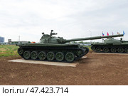 Основной боевой танк Т-80, ранняя версия, на территории музея. Волгоградская область, Средняя Ахтуба, Россия (2022 год). Редакционное фото, фотограф Андрей Цыганков / Фотобанк Лори