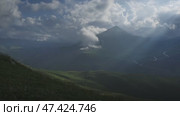 Mountain landscape with sun rays. Стоковое видео, видеограф Михаил Коханчиков / Фотобанк Лори