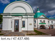 Место явления Святой Троицы  А. Свирскому и  входная арка в Преображенский корпус Александро-Свирского монастыря. Стоковое фото, фотограф Igor Lijashkov / Фотобанк Лори