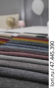 Colorful fabric samples in a row on a table. Selective focus. Стоковое видео, видеограф Дмитрий Нечаев / Фотобанк Лори