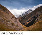 Заснеженные горы вдалеке. Стоковое фото, фотограф Расул Гусейнов / Фотобанк Лори