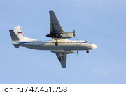 Самолет Ан-24РВ RA-46493 заходит на посадку в аэропорту Ханты-Мансийска. Редакционное фото, фотограф Илья Юрукин / Фотобанк Лори