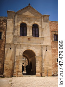 A grand stone archway entrance of the Arkadi Monastery in Crete, Greece. Стоковое фото, фотограф Artem Fomin / Фотобанк Лори