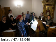 Хор во время литургии на Благовещение в Троицком храме города Реутов. Редакционное фото, фотограф Дмитрий Неумоин / Фотобанк Лори