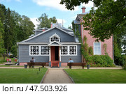 Muranovo village, Pushkino district, Moscow region, Russia, August 14, 2016: Memorial and art museum-reserve "Muranovo Estate" named after F. I. Tyutchev. Main manor house of 1841–1842, according to plans and drawings of poet E. A. Baratynsky. Редакционное фото, фотограф Алексей Антипов / Фотобанк Лори