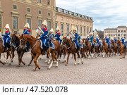 STOCKHOLM, SWEDEN - APRIL 30, 2018: Life Guards' Dragoon Music Corps and Horse Guards on Slottsbacken street.The celebration of King Carl XVI Gustaf 72 years old, at the Royal Palace in Stockholm. Редакционное фото, фотограф Сергей Комаров / Фотобанк Лори