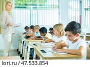 Group of focused kids working at class. Стоковое фото, фотограф Яков Филимонов / Фотобанк Лори