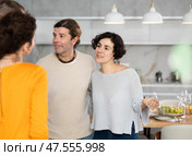 Husband and wife stand side by side and say goodbye to guests. Стоковое фото, фотограф Яков Филимонов / Фотобанк Лори
