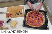 A fun-loving boy learns to make pizza, experimenting with toppings and enjoying every step of the process. Cooking magic. Стоковое видео, видеограф Ирина Старикова / Фотобанк Лори
