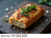 Мясной рулет на сервировочной доске. Стоковое AI-изображение, AI-художник Анна Рогалева / Фотобанк Лори