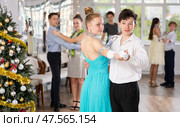 Enthusiastic adolescent dancers practicing partner dance in Christmas studio. Стоковое фото, фотограф Яков Филимонов / Фотобанк Лори