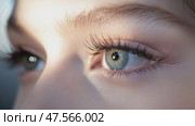 Woman closing and opening eyes with long eyelashes. Стоковое AI-видео, аниматор Юрий Поздников / Фотобанк Лори