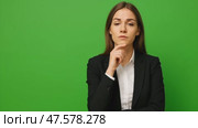 Businesswoman contemplating decisions on green screen background pensive expressions and thoughtful moments. Стоковое AI-видео, аниматор Владимир Федоров / Фотобанк Лори