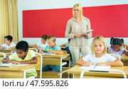 Group of focused kids working at class. Стоковое фото, фотограф Яков Филимонов / Фотобанк Лори