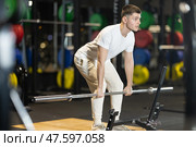 Young man executing conventional deadlift at gym. Стоковое фото, фотограф Яков Филимонов / Фотобанк Лори