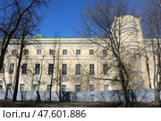 Российская национальная библиотека в Санкт-Петербурге со стороны Итальянского сада. Редакционное фото, фотограф Анна Николаева / Фотобанк Лори