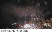 Fireworks with colorful lights over sea. Стоковое видео, видеограф Михаил Коханчиков / Фотобанк Лори