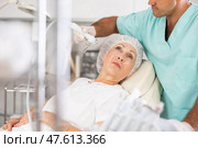 doctor uses Hydrorgen Oxygen Hydrating. Стоковое фото, фотограф Яков Филимонов / Фотобанк Лори