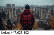Contemplation over Metropolis: Person Gazing Upon Dense Urban Sprawl, Flannel Shirt, Knitted Hat, Autumnal Hues, and a Distant Skyline. Стоковое AI-изображение, AI-художник Данила Большаков / Фотобанк Лори