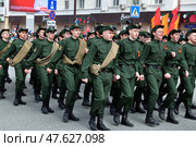 Кадеты патриотического клуба "Кречет" на параде 9 мая. Город Тюмень (2017 год). Редакционное фото, фотограф Александр Тараканов / Фотобанк Лори