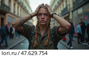 A Young Woman Stands in a Busy Street, Gazing Directly at the Camera With a Worried Expression While Holding Her Head. Стоковое AI-изображение, AI-художник Sergey Grishin / Фотобанк Лори