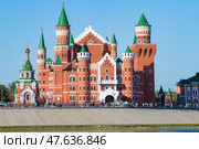 YOSHKAR-OLA, RUSSIA - AUGUST 31, 2024: The building of the Republican Puppet Theater on the embankment of the Malaya Kokshaga River on a sunny August day. Редакционное фото, фотограф Виктор Карасев / Фотобанк Лори