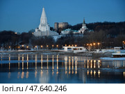 Коломенское, вид со стороны реки. Зима, раннее утро. Москва. Россия. Редакционное фото, фотограф Natalia Sidorova / Фотобанк Лори