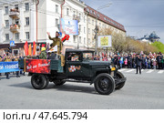Советский грузовик ЗиС-5 на параде ретротранспорта в честь дня Победы. Город Тюмень (2017 год). Редакционное фото, фотограф Александр Тараканов / Фотобанк Лори