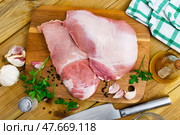 Raw slice pork secret and parsley, special butcher cut. Стоковое фото, фотограф Яков Филимонов / Фотобанк Лори
