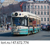 Трамвай 71-431Р "Достоевский" на маршруте солнечным апрельским днем. Санкт-Петербург. Редакционное фото, фотограф Виктор Карасев / Фотобанк Лори