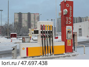 Автозаправочная станция на трассе М1 - Минск зимой (2019 год). Редакционное фото, фотограф Дмитрий Неумоин / Фотобанк Лори