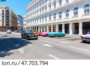 Кубинский колорит. Транспорт, Гавана (2023 год). Редакционное фото, фотограф Сергей Поспелов / Фотобанк Лори