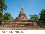 Буддистская ступа на руинах старинного буддистского храма Wat Chedi Ngarm. Сукхотай, Таиланд (2016 год). Стоковое фото, фотограф Виктор Карасев / Фотобанк Лори