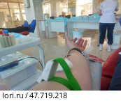 Сдача крови, центр переливания крови. Донор. Blood donation from a vein. The donor. Стоковое фото, фотограф Денис Баданин / Фотобанк Лори