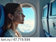 Размышляющая молодая женщина, спокойное настроение, взгляд в окно самолета, опыт путешествия. Стоковое AI-изображение, AI-художник Елена Болотина / Фотобанк Лори