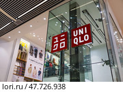 Illuminated UNIQLO Storefront Sign. London, UK, 10 February 2024. Редакционное фото, фотограф Zydrius Tartenis / Фотобанк Лори